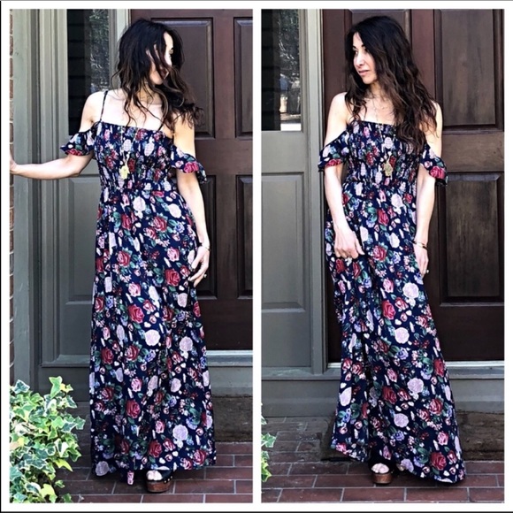 Dresses & Skirts - 🎉LAST ONE 🎉Floral 🌹Maxi Dress-small